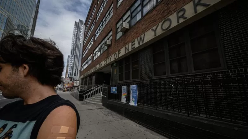 Funcionarios de salud en el estado de Nueva York quieren aumentar las tasas de vacunación. Foto: BBC Mundo.