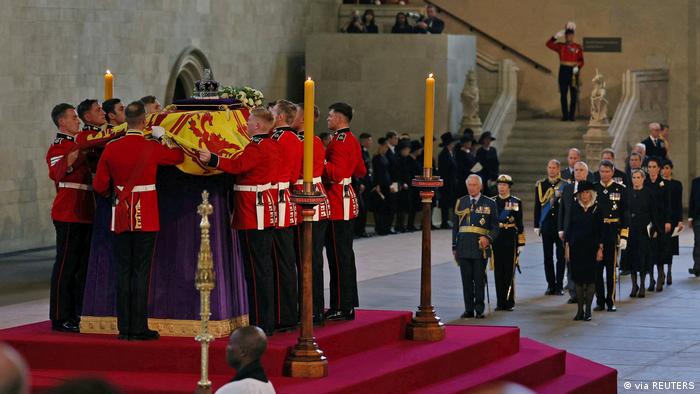 Funeral de la Reina Isabel II en el Parlamento Británico. Foto: DW.