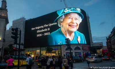 La imagen de la reina, proyectada en Piccadilly Circus, Londres. Foto: DW