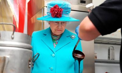 La reina Isabel II tiene debilidad por los pasteles de chocolate. Infobae