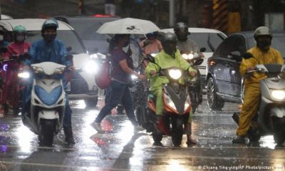 Lluvia en Taipei, Taiwán, ante la cercanía del tifón Muifa. Foto: DW.