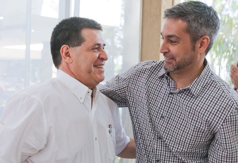Mario Abdo y Horacio Cartes cuando había abrazo. Foto: La Unión
