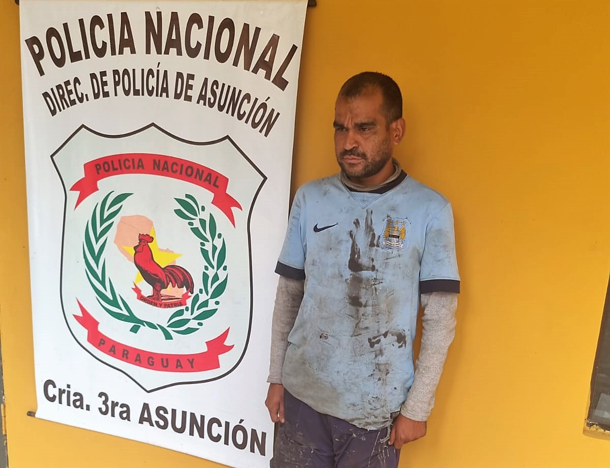 Fue detenido por la policía el presunto pirómano del Mercado 4. Foto: Gentileza.