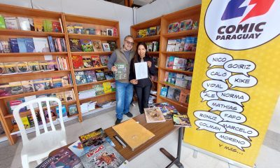 En el marco de la Libroferia, el artista gráfico Roberto Goiriz firma autógrafos y conversa con sus visitas en el stand de la editorial VLM. Gentileza