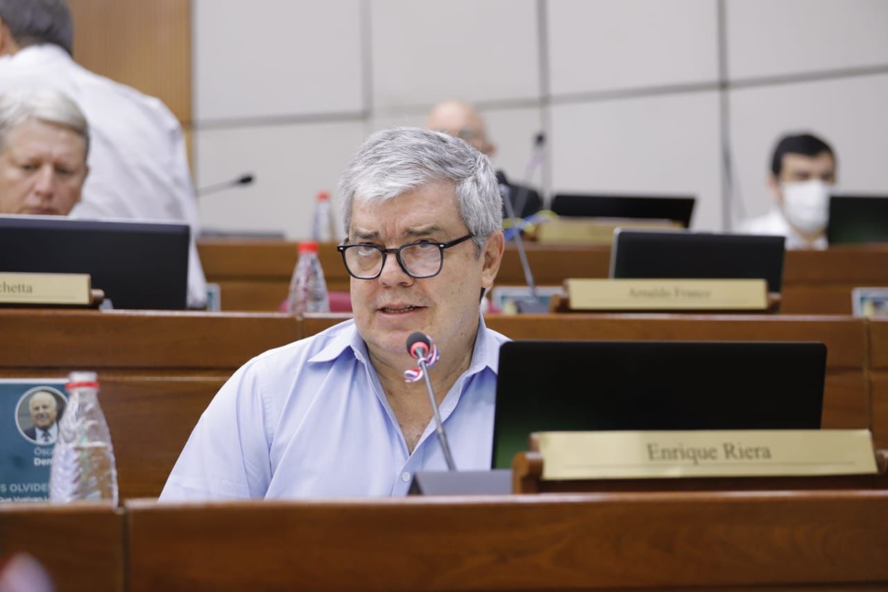 Senador Enrique Riera. Foto: Senado.