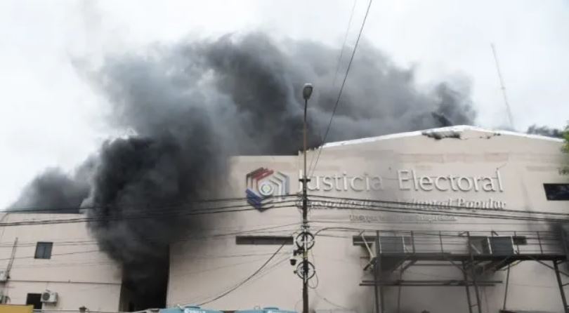 Incendio en el TSJE. Foto: Captura