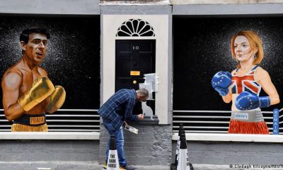 Un mural representa a Truss y su contendiente en la elección interna de los 'tories', Rishi Sunak, en Londres. Foto: DW