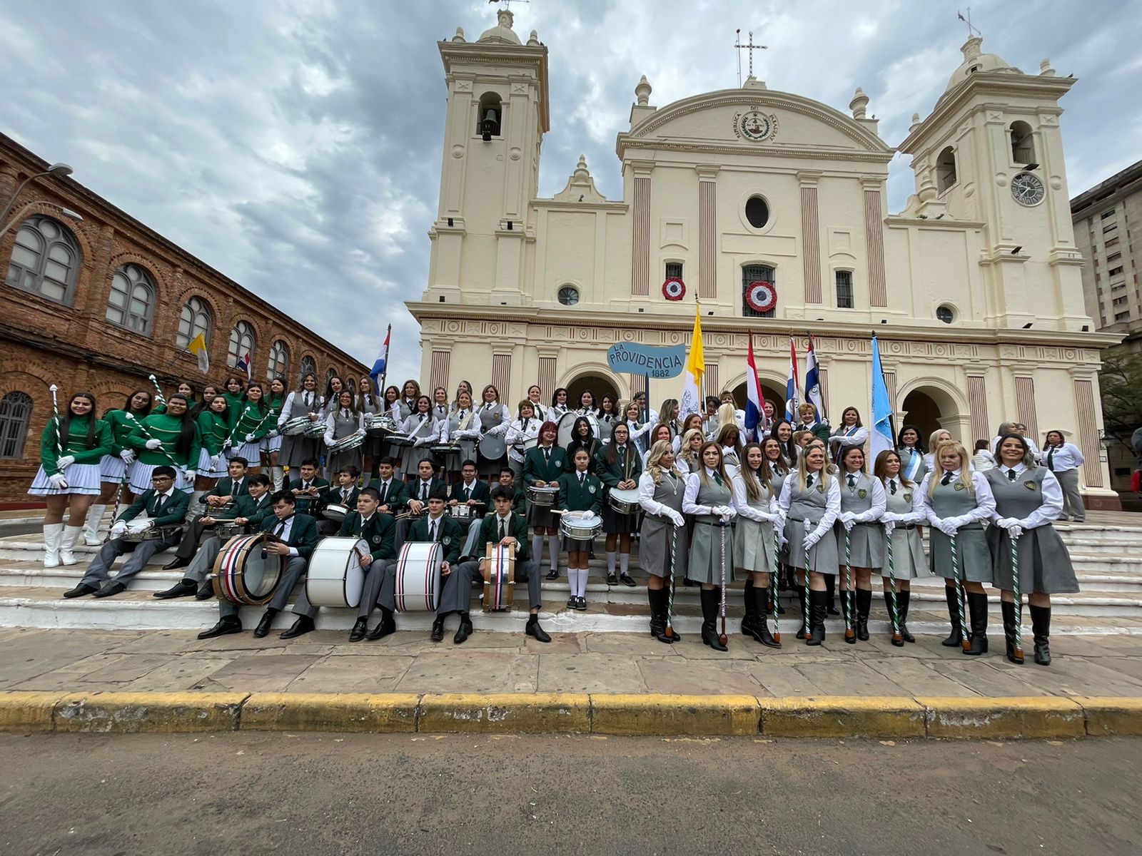 Alumnos y exalumnos celebraron con un desfile y misa en la Catedral Metropolitana. Gentileza