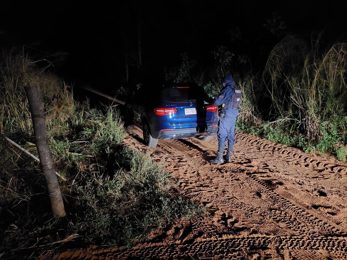 Malvivientes obligaron a víctimas a abordar el vehículo. Foto: Gentileza