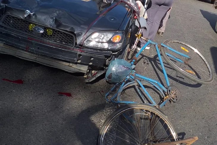 La bicicleta quedó destrozada tras el choque. Foto: Gentileza.