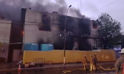 El fuego se inició cerca de las 13:30 de este viernes. Foto: Ñandutí.