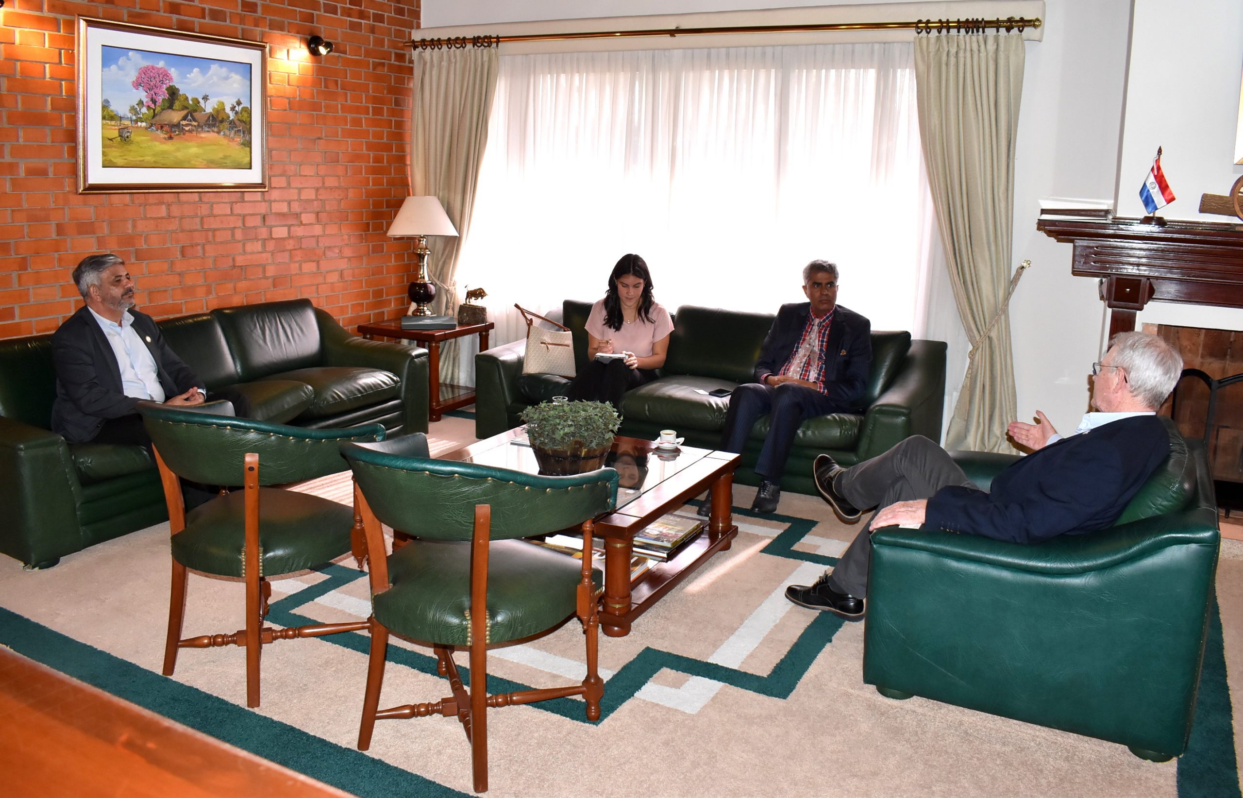 Durante la reunión fueron abordados temas relacionados a la producción ganadera paraguaya y el mercado internacional. Foto: Gentileza.