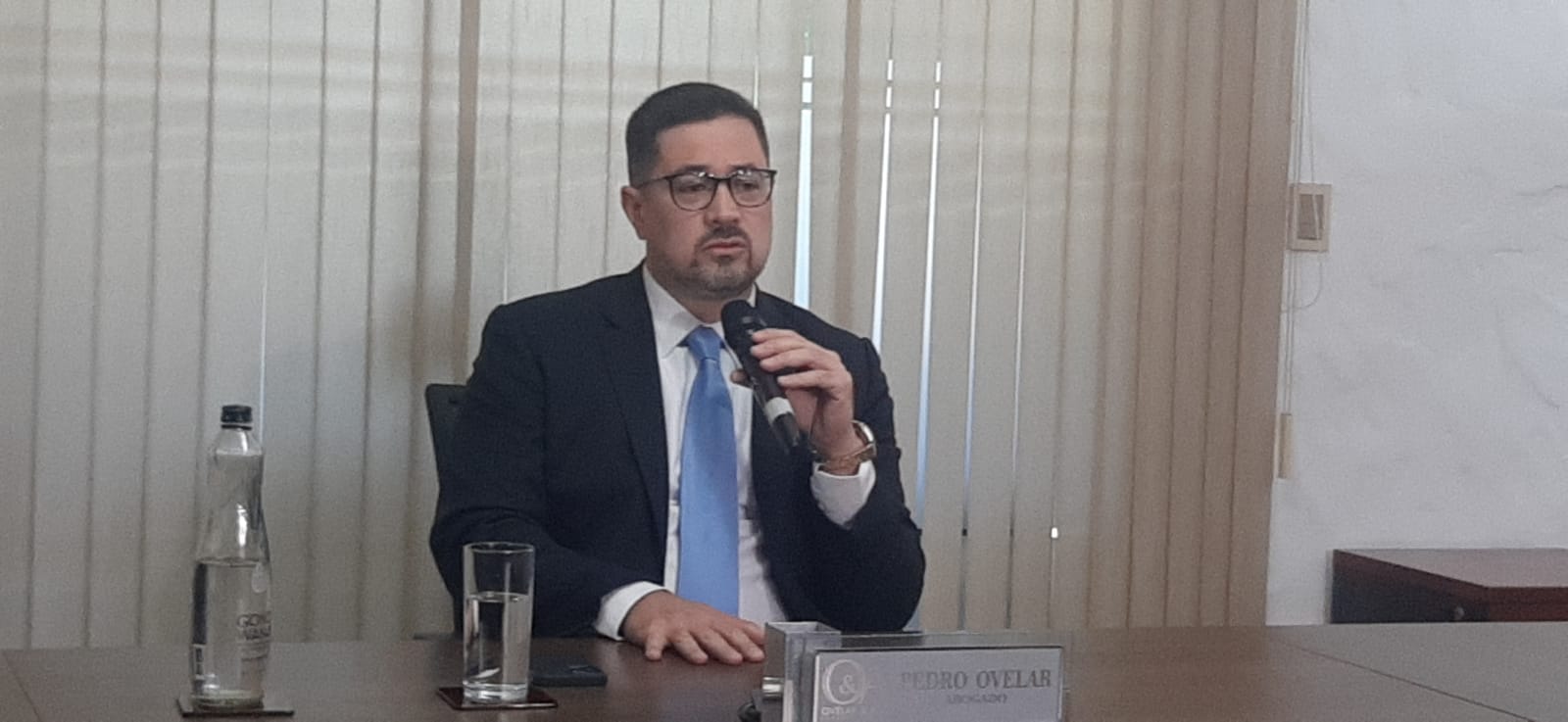 Pedro Ovelar, abogado de Tabesa, durante la conferencia de prensa. Foto: 1000 AM