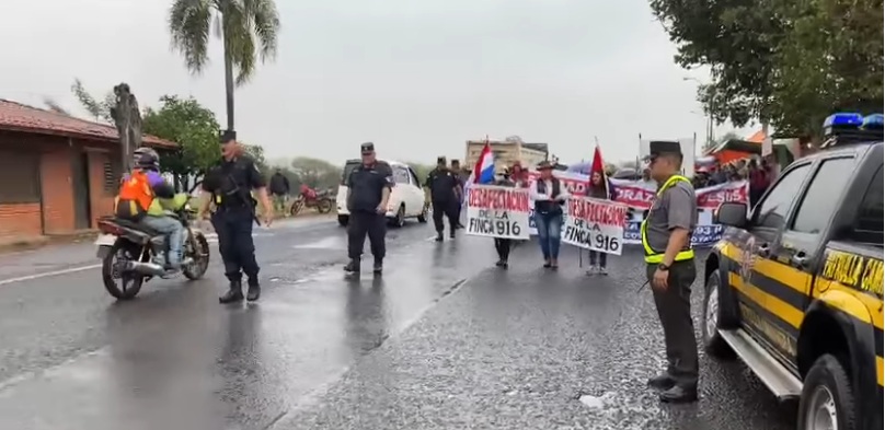 Manifestantes realizan una marcha pacífica. Foto: Patrulla Caminera.