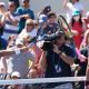 Victoria Azarenka y Marta Kostyuk hicieron un frío choque de raquetas en la red al término de su partido en el US Open (Foto: USA TODAY Sports