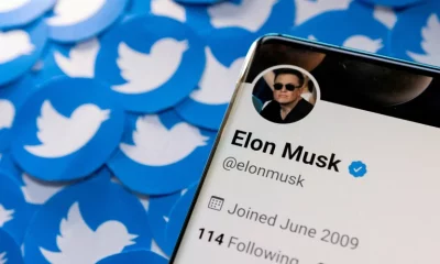 El perfil de Elon Musk, con el "check azul" que podría pasar a ser de cobro. Foto: Infobae