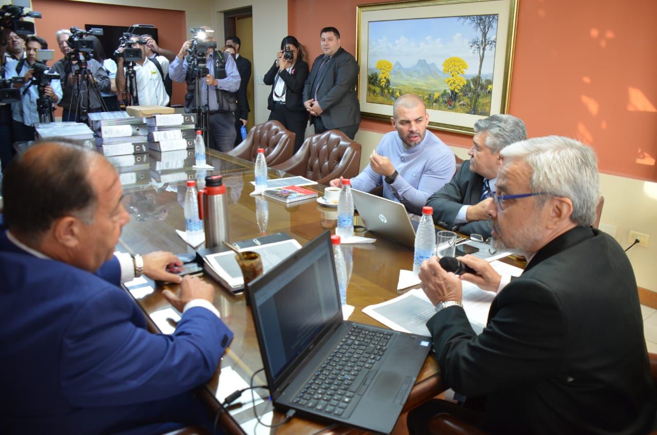 El senador Jorge Querey presentó su informe final de la CBI. Foto: Francisca Pereira.