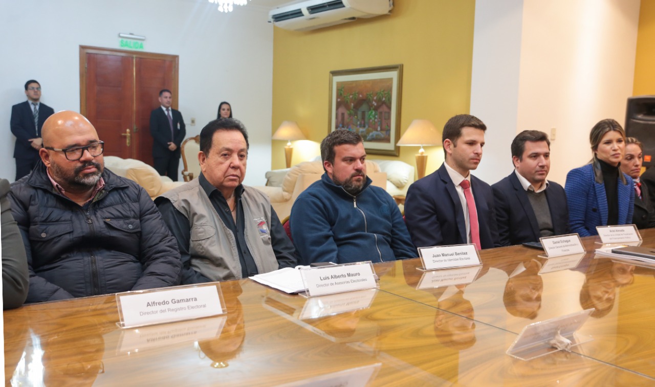 La Comisión Nacional de Elecciones está conformada por los directores y jefes de la institución, los Secretarios Judicial y General del TSJE. Foto: TSJE