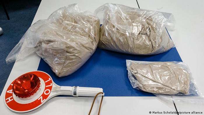 El contrabando de heroína y otras drogas es un campo de negocio especialmente lucrativo para el crimen organizado. Foto: DW