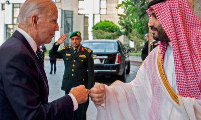 El presidente de EE. UU., Joe Biden, y el príncipe heredero saudí, Mohamed bin Salmán. Foto: El País