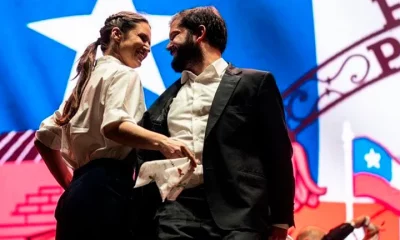 Gabriel Boric, junto a Irina Karamanos. Foto: Infobae