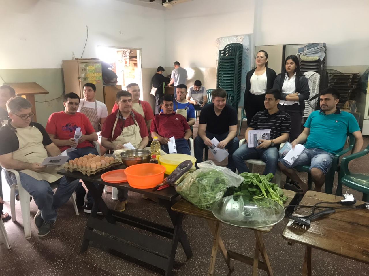 Participan de un curso de capacitación culinaria para la elaboración de platos a base de soja. Foto: Ministerio de Justicia.