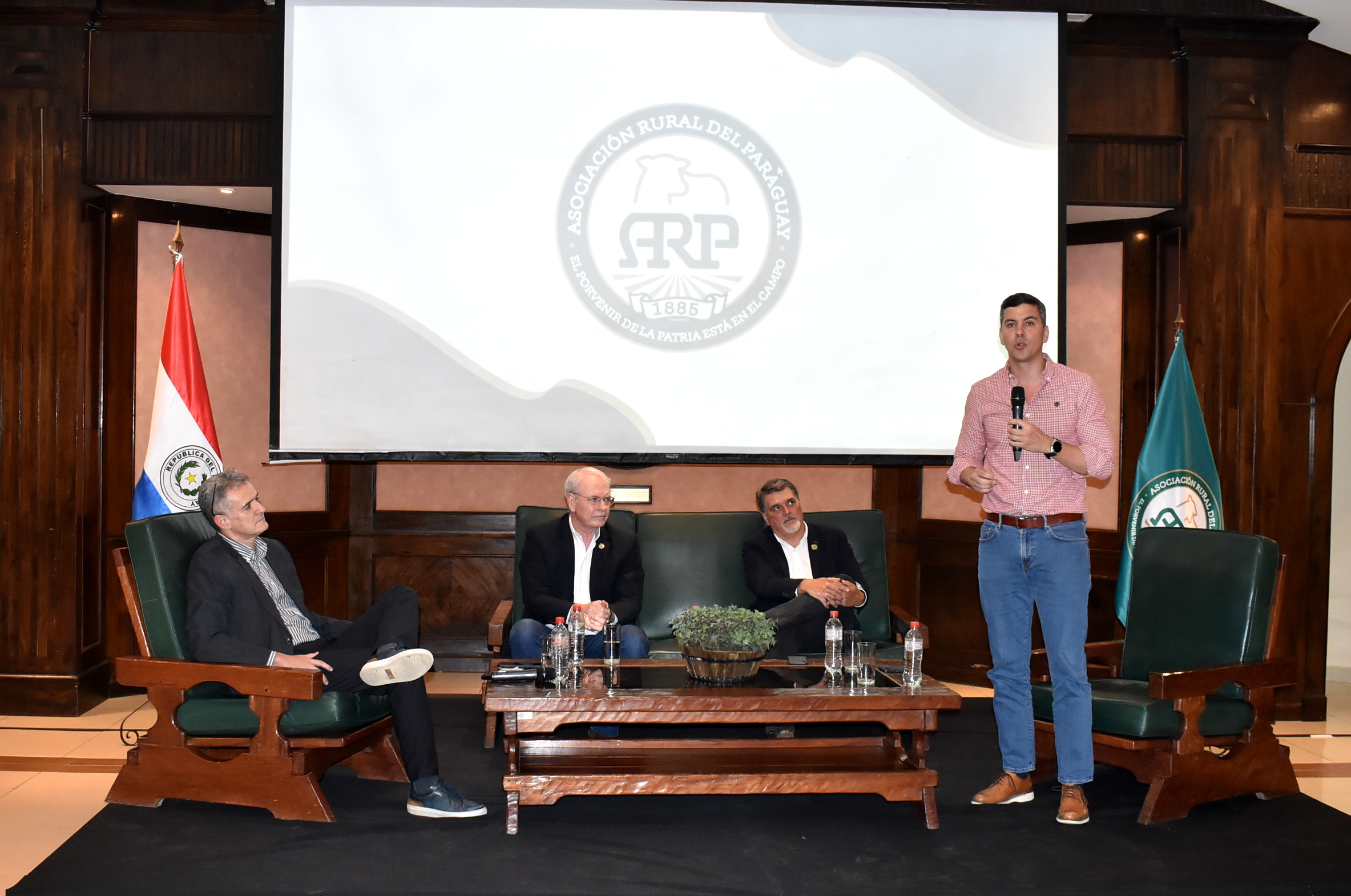 El economista Santiago Peña fue el primer invitado de una serie de presentaciones que organiza la Asociación Rural del Paraguay (ARP) con distintos precandidatos a la Presidencia de la República. Gentileza