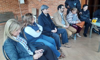 Los senadores Georgia Arrúa, Eusebio Ramón Ayala y Gilberto Apuril visitaron a las familias de los secuestrados. Foto: Senado