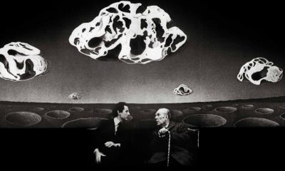 Aldo Sessa y Jorge Luis Borges delante de la pintura de Sessa "Antes del principio”. La obra hoy está en la NASA. Cortesía