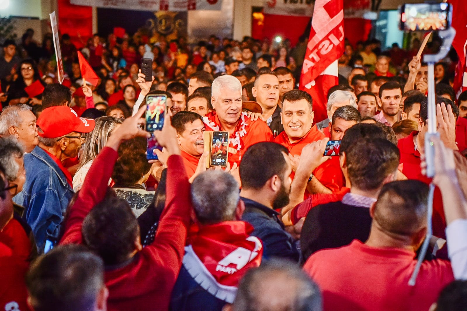 Arnoldo Wiens, en acto político en Areguá, anoche. Foto: Gentileza.