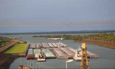 Barcazas en el río Paraná. Foto: Gentileza.