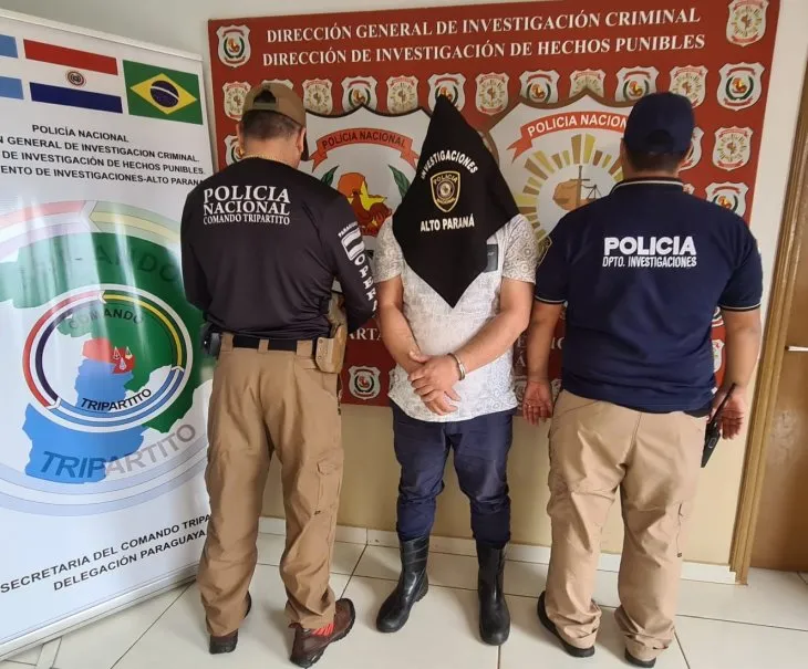 Su detención fue realizada en la sede del Departamento de Identificaciones de la Policía Nacional, Regional Ciudad del Este, Departamento de Alto Paraná. (Gentileza)