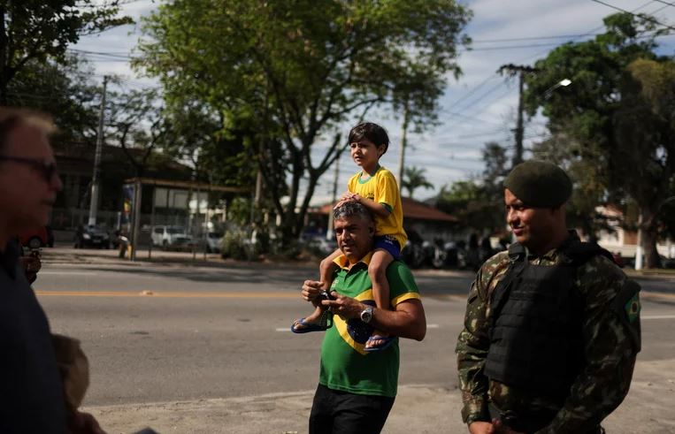 La Justicia Electoral investiga si retenes no informados han obstaculizado el tránsito de votantes en la jornada electoral.. Foto: Infobae.