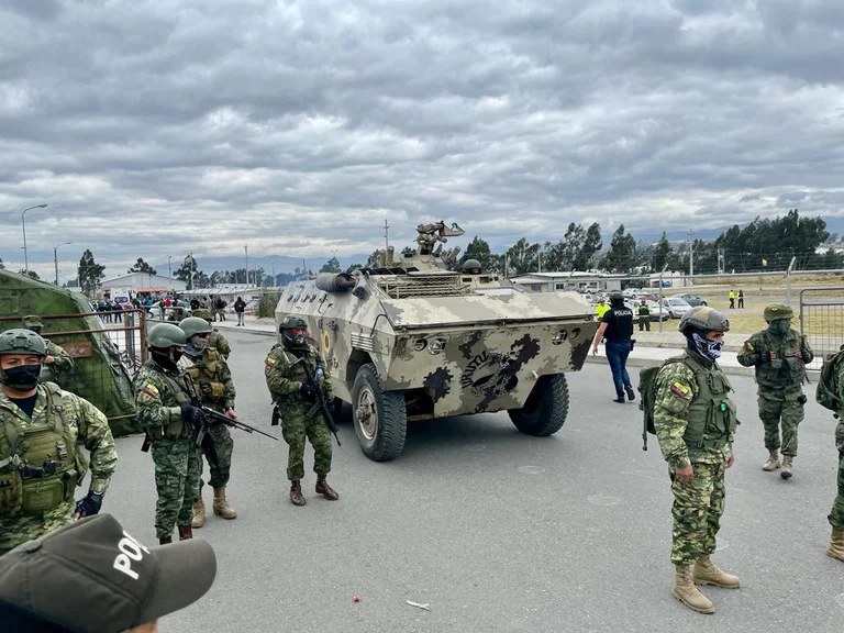 Actualmente, las Fuerzas Armadas del Ecuador apoyan a la Policía cuando el presidente decreta un estado de excepción. Foto: Infobae