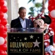 Bob Iger habla junto a un muñeco de Minnie en Los Ángeles, California. Foto: Infobae