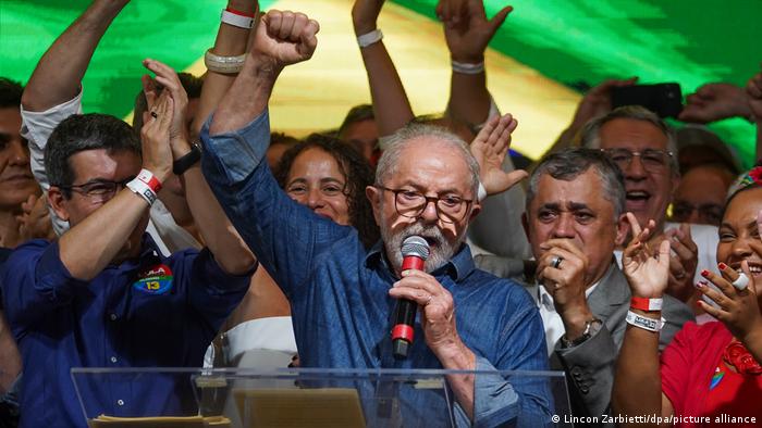 El nuevo presidente de Brasil, Luiz Inácio Lula da Silva, tras darse a conocer el resultado de las elecciones. Foto: DW.