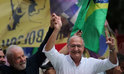 El vicepresidente electo, Geraldo Alckmin, junto a Lula en uno de los actos de campaña de Porto Alegre. Foto: Infobae