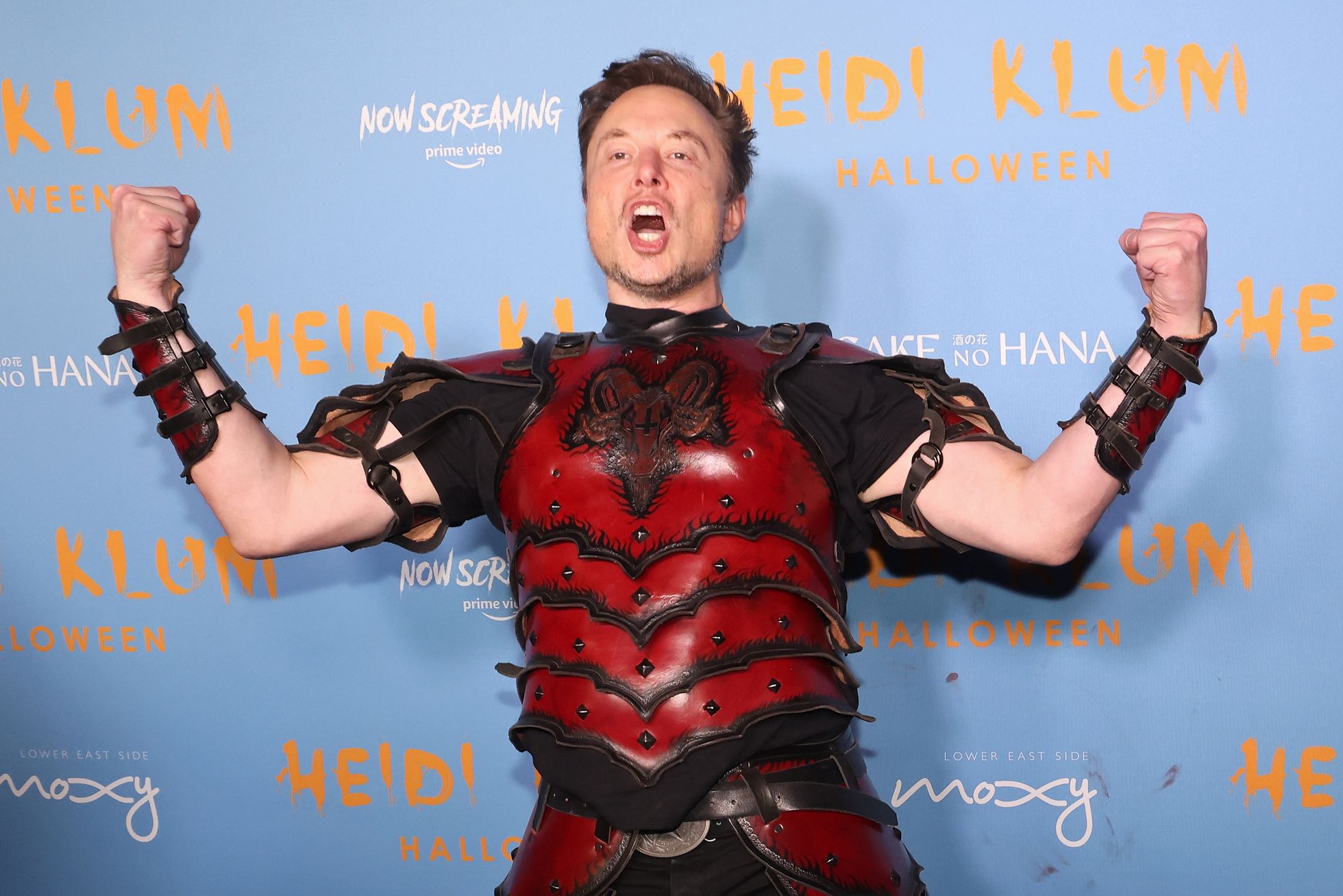 Elon Musk, el lunes en la fiesta de Halloween . Foto: El País.