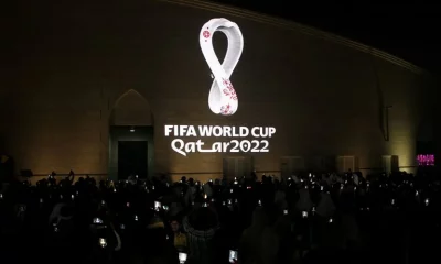 Foto de archivo del logo oficial del Mundial de Qatar 2022 en la pared de un anfiteatro en Doha en septiembre de 2019. Foto: Infobae.