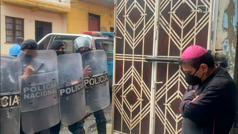 El obispo de Matagalpa, monseñor Rolando Álvarez, lleva más de cien días en calidad de "secuestrado", según el informe. Foto: Infobae.