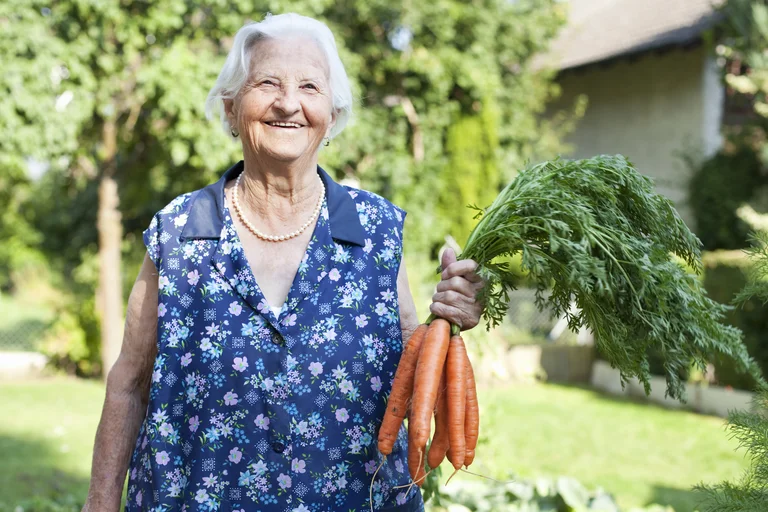 La buena alimentación no solo ayuda a vivir más años sino también a una mejor calidad de vida. Foto: Infobae.