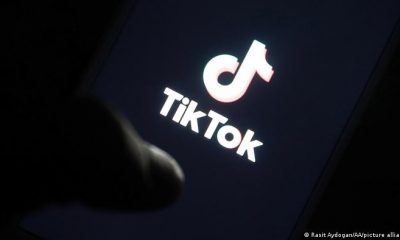 Logo de TikTok en fondo negro. Foto: DW