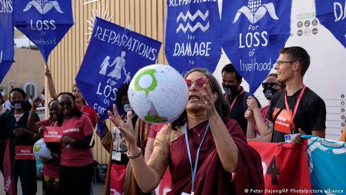 Manifestantes en la cumbre del clima de Egipto, COP27. Foto: DW.