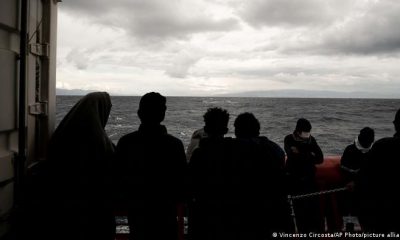 Migrantes a bordo del Ocean Viking frente a Sicilia. Foto: DW.