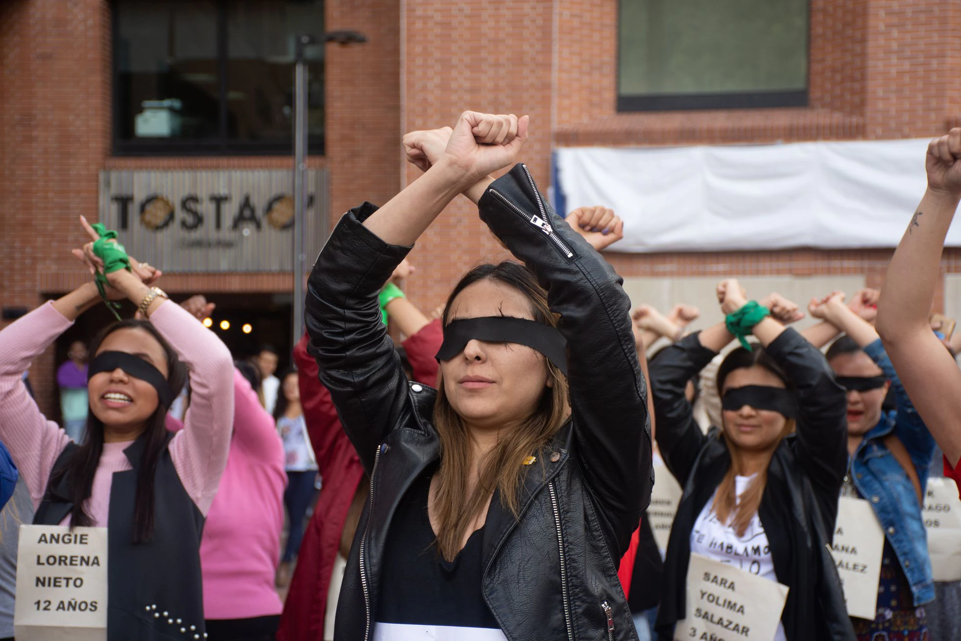 Mujeres periodistas realizan la protesta 'Un violador e tu camino' para manifestarse contra la violencia machista en Bogotá, en diciembre de 2019. Foto: El País