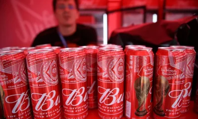 Cerveza a la venta en el Mundial de Rusia 2018. Las autoridades qataríes decidieron esta semana que este año solo se permitirán productos sin alcohol. Foto: Infobae.