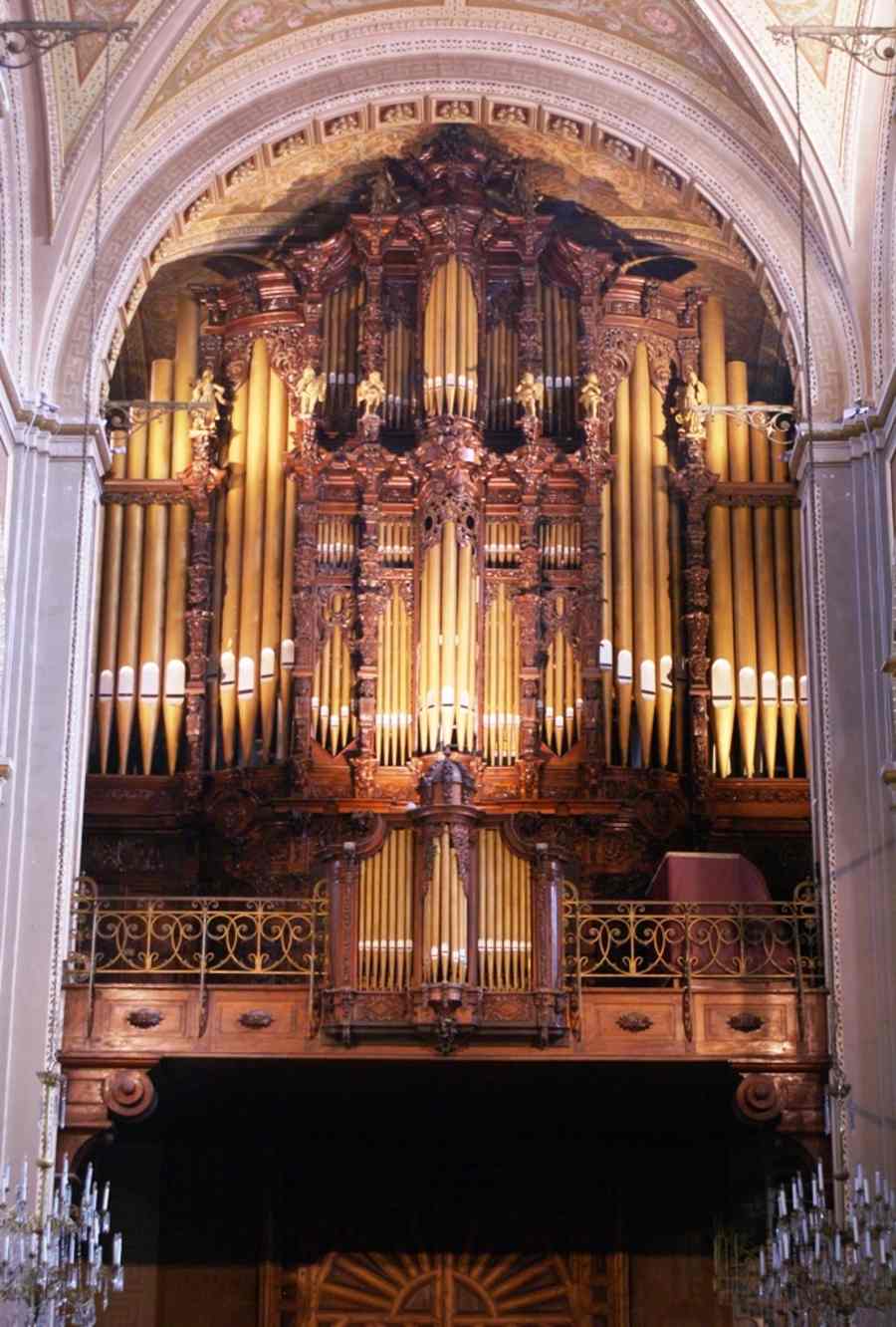 Órgano tubular ubicado en la Catedral de Morelia, Michoacán, México. Cortesía