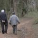 Caminando juntos, Bartomeu Melià y Plutarco López. Fotograma de "Diario Guaraní” (2016)