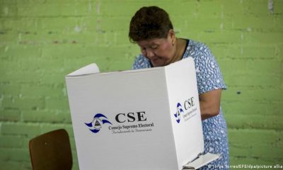 Una mujer vota en las elecciones generales celebradas en Nicaragua. Foto: Archivo-DW.
