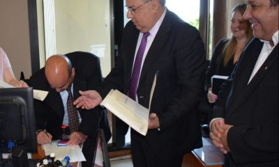 Exsenador Jorge Oviedo Matto, presentó pedido en la mesa de entrada del Senado. Foto: Gentileza